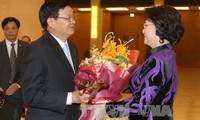 Staatspräsident und Parlamentspräsidentin empfangen den laotischen Premierminister